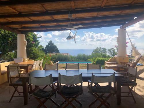 Villa Il Carrubo - Elegante, Con Piscina E Splendida Vista Sul Mare