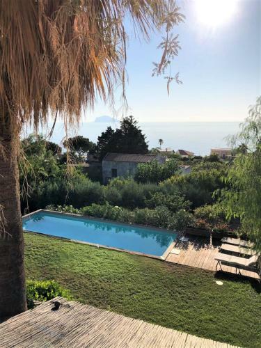 Villa Il Carrubo - Elegante, Con Piscina E Splendida Vista Sul Mare