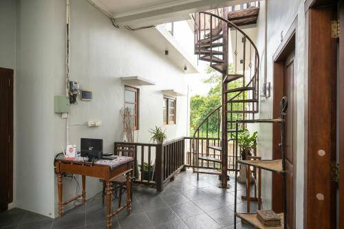Hostal Vaccinated Staff - Oyo 2417 Panen House