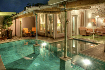 Villa West