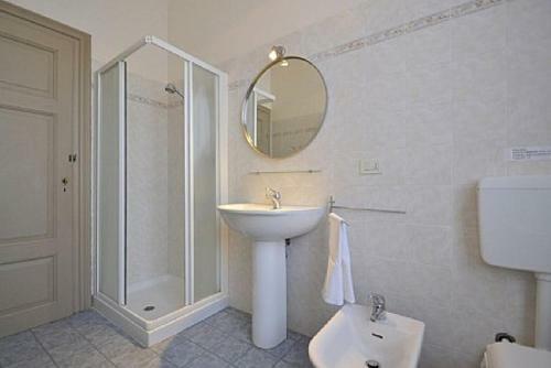 Sermide Villa Sleeps 10 Pool Air Con Wifi