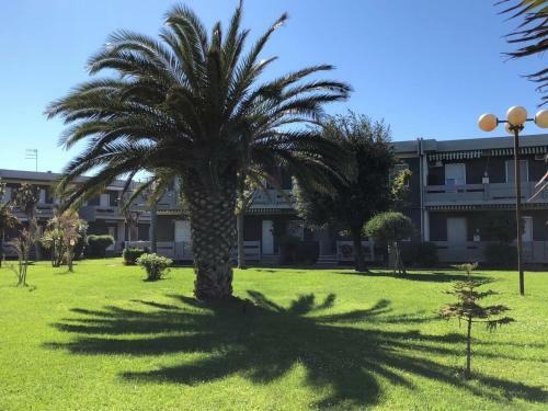 Three-room Apartment In Residence Bordering The Beach