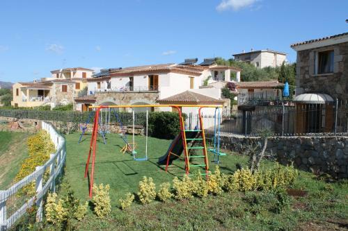 Tanaunella Apartment Sleeps 4 With Pool Air Con And Wifi