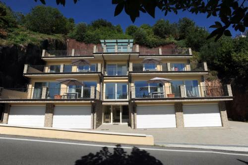 Three-room Apartment Rebo - Red With Large Lake View Terrace