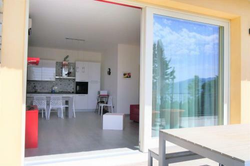 Three-room Apartment Rebo - Red With Large Lake View Terrace