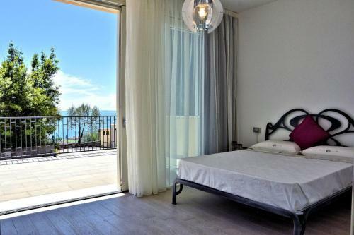 Three-room Apartment Groppello - Green With Large Lake View Terrace