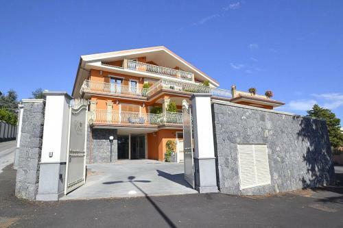 Trecastagni Villa Sleeps 6 Air Con Wifi
