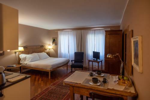 Apartamento S. Trinit� 18, Suites & Rooms