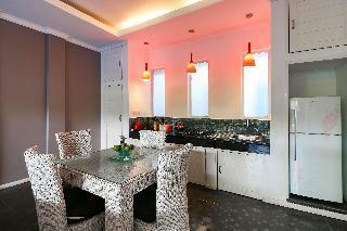 Hotel Aleesha Villas & Deluxe Suites