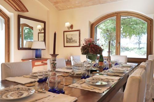 San Quirico Villa Sleeps 8 Pool Wifi