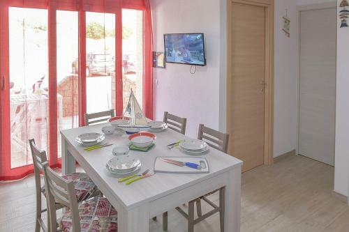 Isola Rossa Villa Sleeps 4 With Air Con