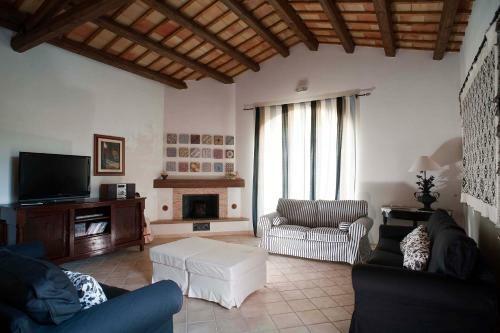 Passo Casale Villa Sleeps 16 Pool Air Con Wifi