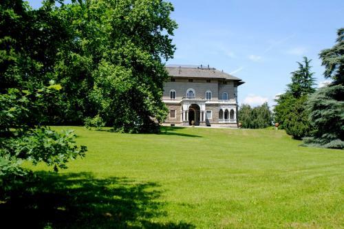 Cremella Villa Sleeps 26 With Pool