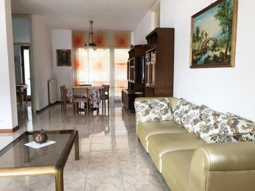 Big Apartment With Lake View And Three Bedrooms