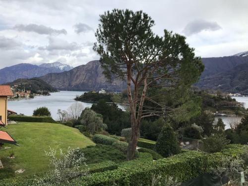 Big Apartment With Lake View And Three Bedrooms