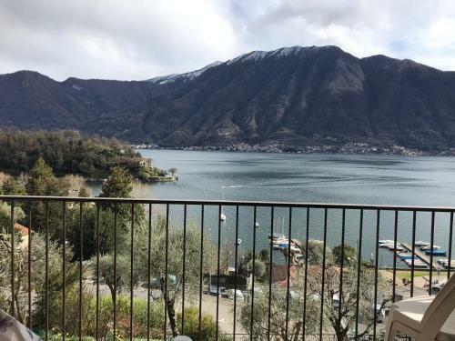 Big Apartment With Lake View And Three Bedrooms