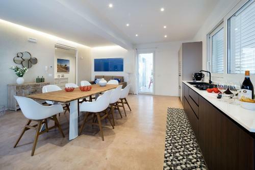 Reitani Villa Sleeps 6 Pool Air Con Wifi T782824