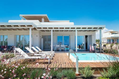Reitani Villa Sleeps 6 Pool Air Con Wifi T782824