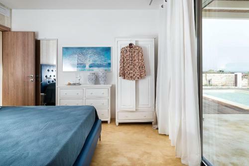Villa In Reitani Sleeps 6 With Pool Air Con And Wifi