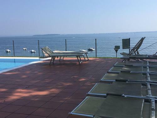 Splendid Apartment In Padenghe Sul Garda Bs With Garden