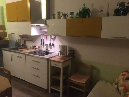 Splendid Apartment In Padenghe Sul Garda Bs With Garden