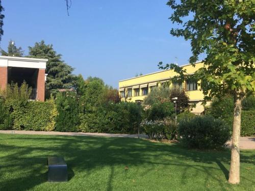 Splendid Apartment In Padenghe Sul Garda Bs With Garden