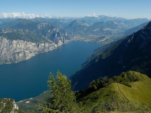 Splendid Apartment In Padenghe Sul Garda Bs With Garden