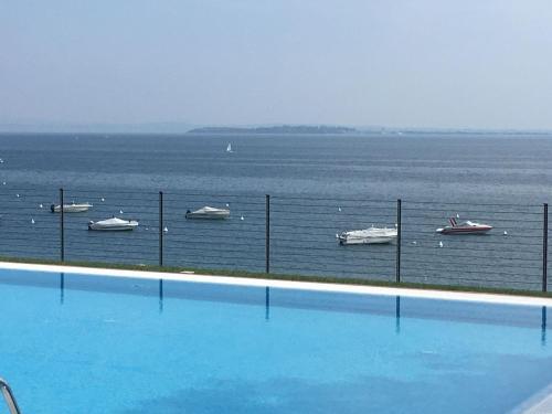 Splendid Apartment In Padenghe Sul Garda Bs With Garden