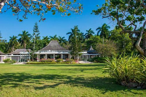 Unity Hall Villa Sleeps 10 With Pool And Air Con