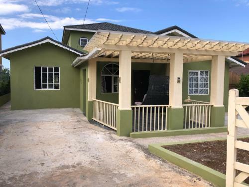 Florence Hall Boulevard Holiday Home