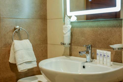 Apartamento Mazaya Hotel Suites