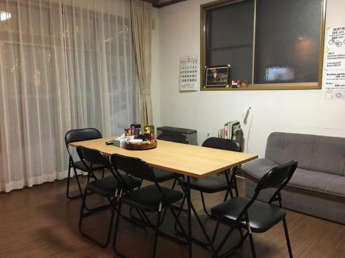 Hostal Motomachi House X Cafe