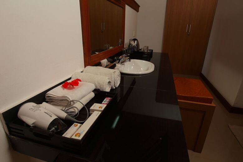 Hotel Adi Assri Beach Resorts And Spa