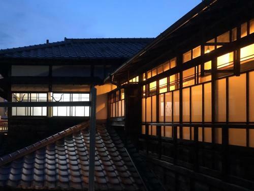 Hostal Okiya Guest House & Tapas Bar