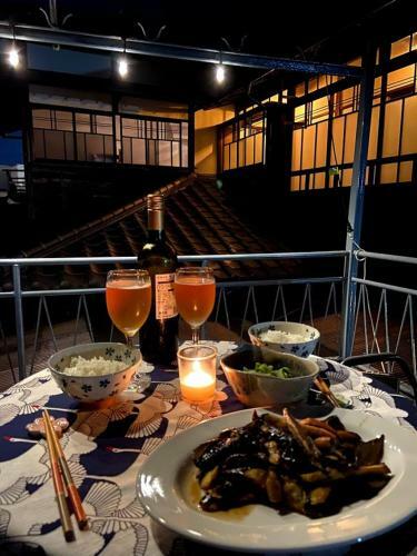 Hostal Okiya Guest House & Tapas Bar