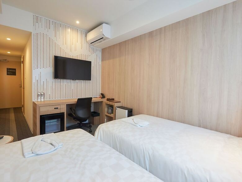 Henn Na Hotel Komatsu Ekimae