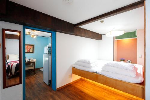 Apartamentos Frontier 24 Stylish Suite 402