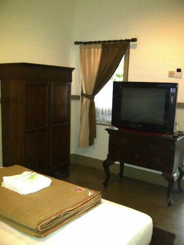 Hostal Ndalem Suratin Guesthouse
