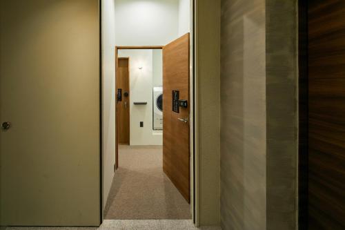 Mizuka Nakasu 5 - Unmanned Hotel -