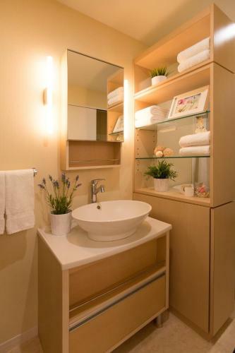 Hostal The Metropolitan Hakata Type A ~ 6 People ~ Room With Loft~