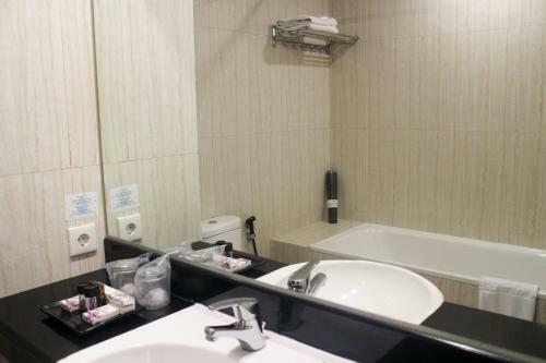 Narita Classic Hotel Tangerang