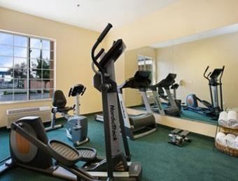 Holiday Inn Express Hotel & Suites