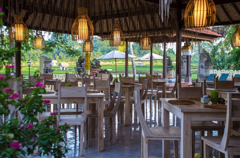 Green Field Hotel And Restaurant