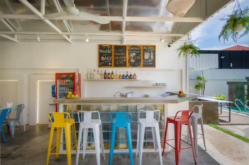 Hotel Glow Inn Poolside