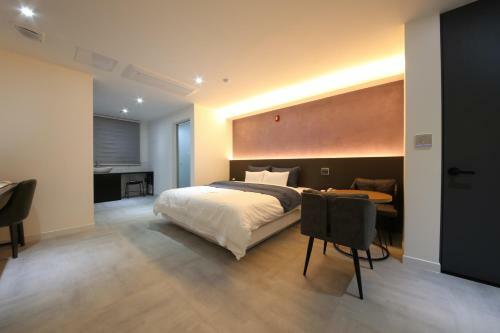Two Nights Business Hotel