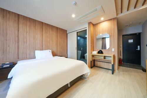 Bardot Hotel Busan Gupo
