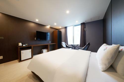 Bardot Hotel Busan Gupo