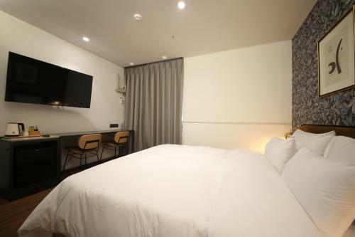 Motel Brown Dot Hotel Sajik Stadium