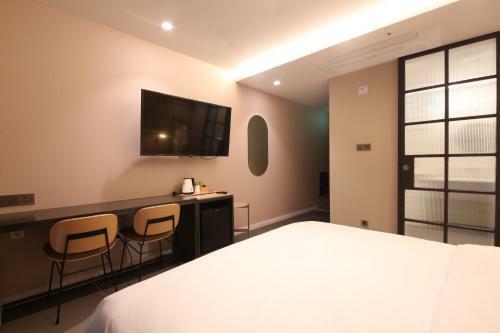 Motel Brown Dot Hotel Sajik Stadium