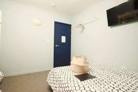 Hostal Mw House
